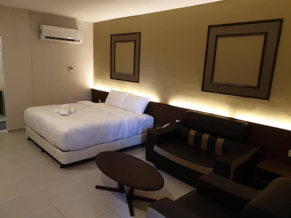 Ants Hotel Кангар Екстериор снимка