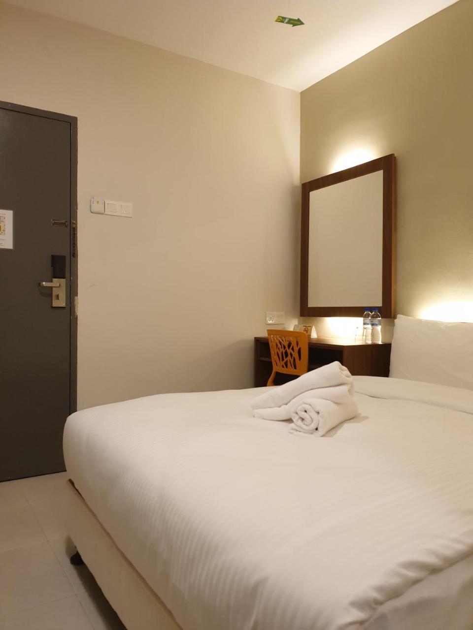 Ants Hotel Кангар Екстериор снимка